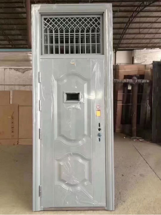 富蕴学校教室门