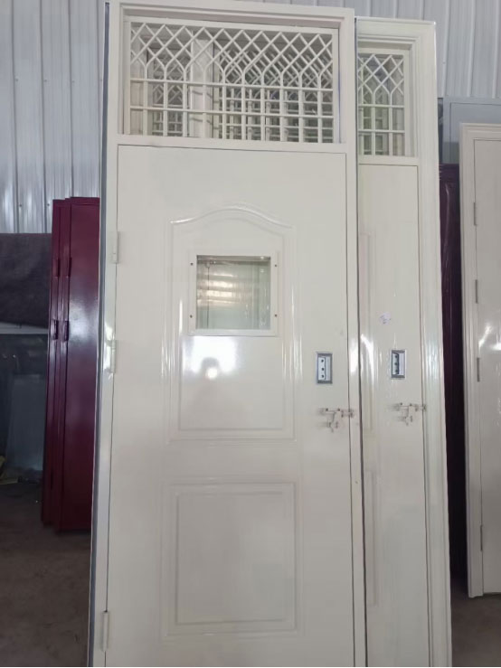 富蕴学校教室门 富蕴学校教室门