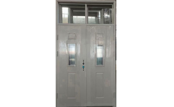 富蕴学校教室门