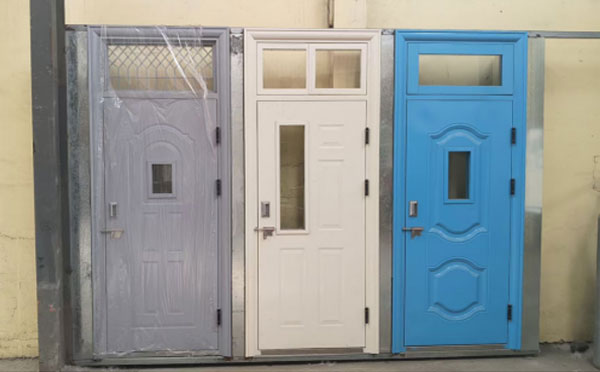 富蕴学校教室门