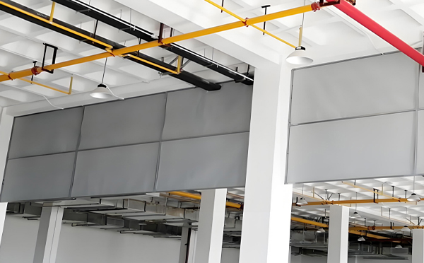 商场防烟分区常闭节点：富蕴挡烟垂壁高度与控制器接线图解