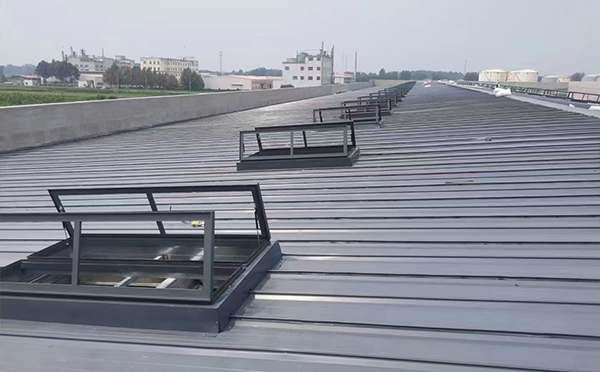 某中学室内体育馆富蕴排烟窗改造项目