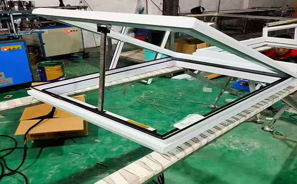 某地下车库出入口富蕴排烟窗配置工程