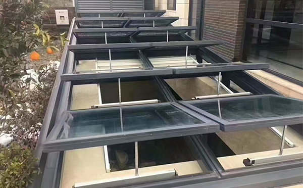 某轨道交通车辆维修车间富蕴排烟窗应用