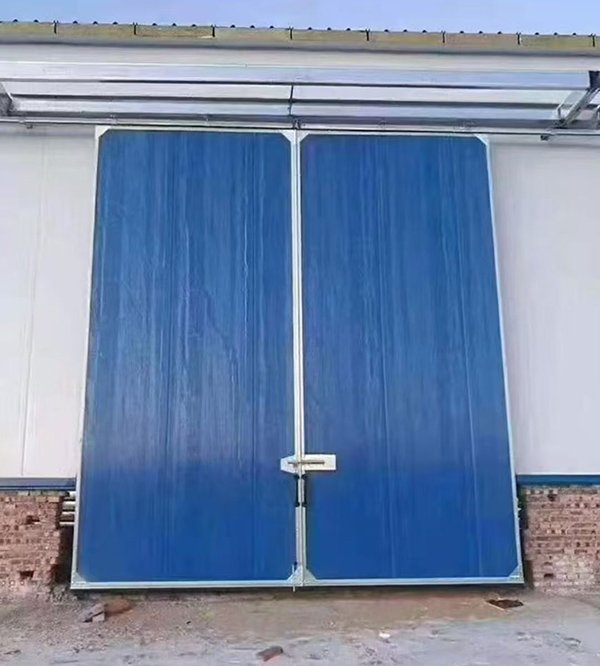 富蕴工业门在大型仓储物流通道中的应用实例