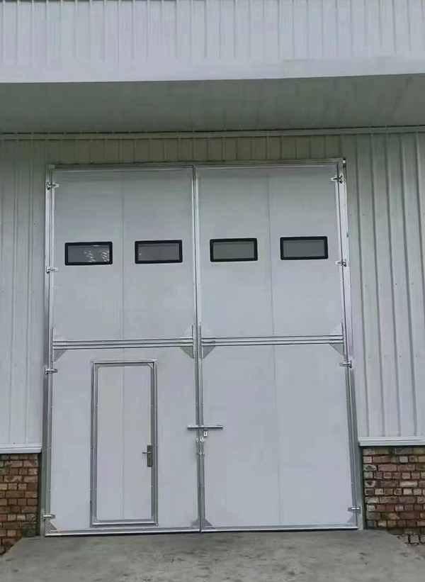 富蕴工业门在设备装配车间出入口的实施记录