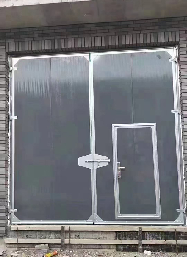 富蕴工业平开门在大型设备制造车间的应用实例